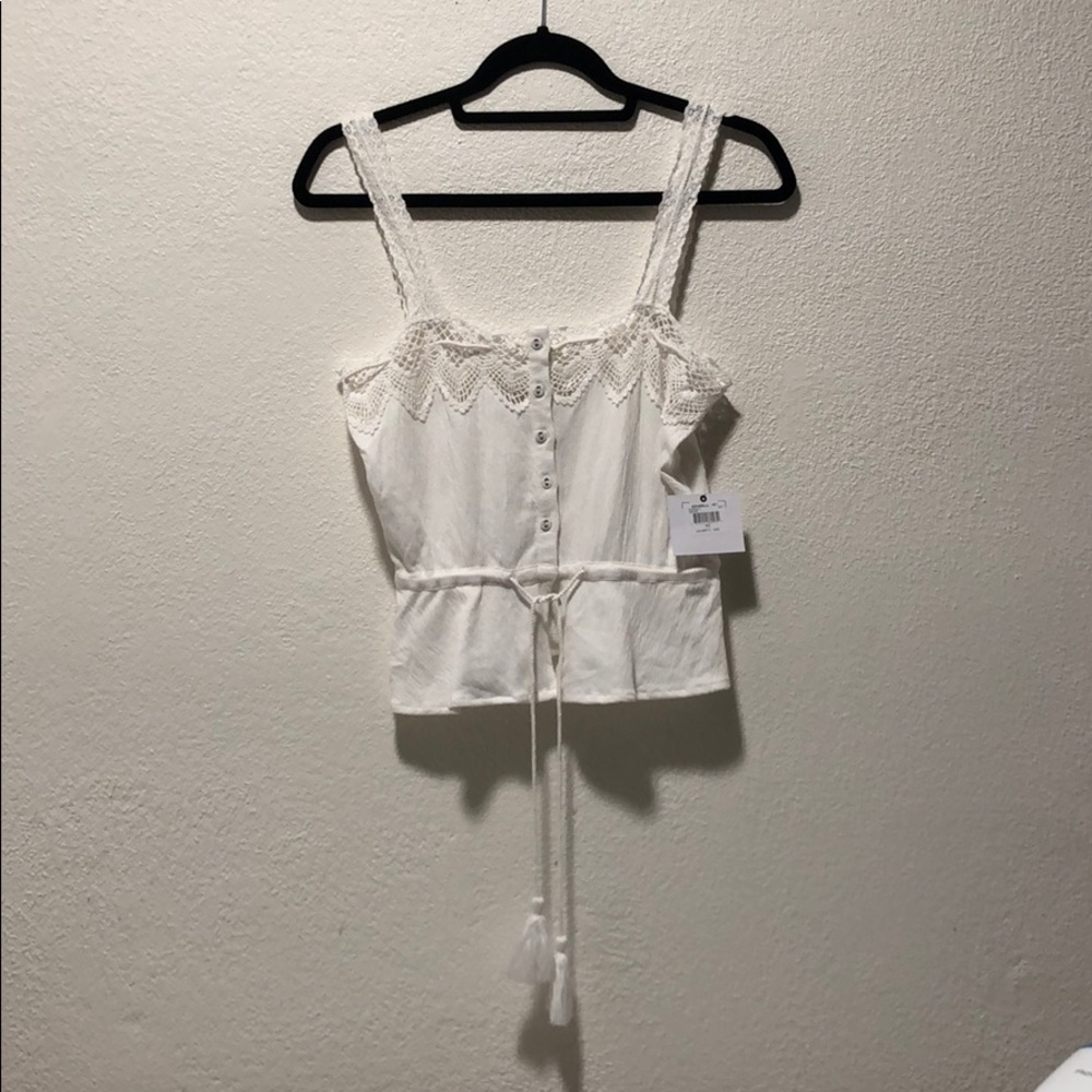 WHITE LACE BLOUSE W/TAGS